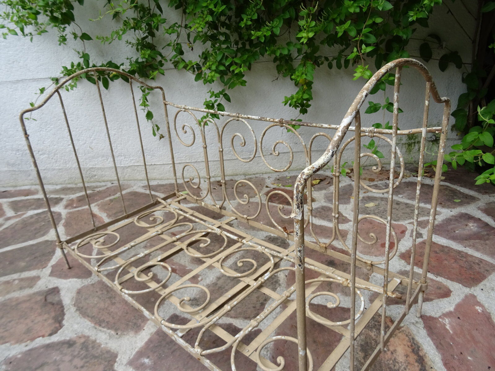 Lit banquette pliant en fer forgé