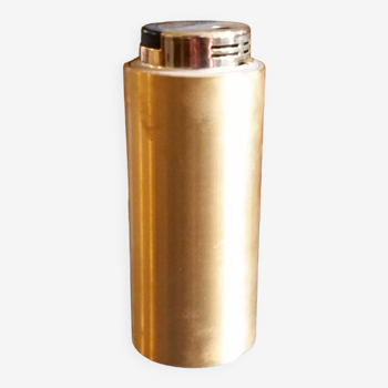 Frosted metal table lighter ..