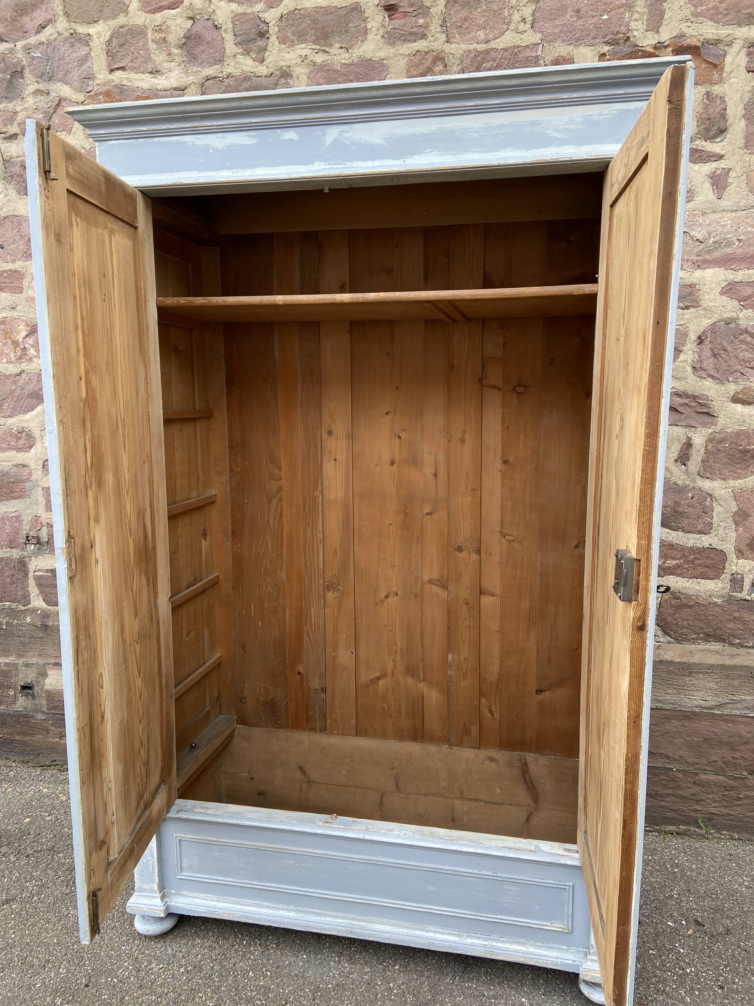 Rustic Alsatian cabinet late 19 Eme painted fir