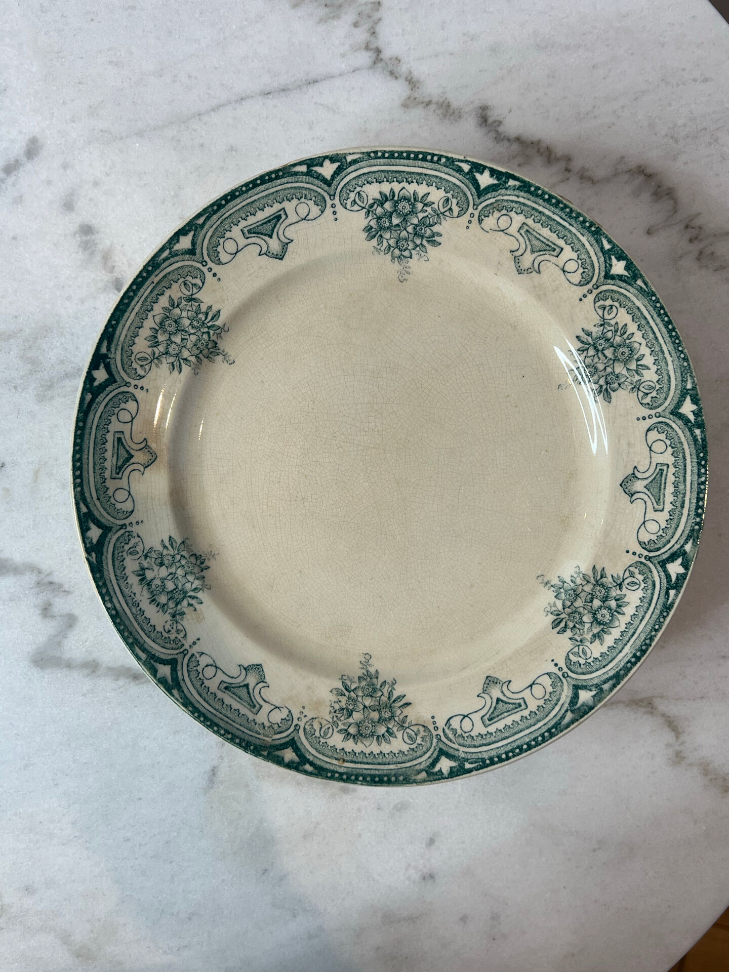 Set of 6 flat plates, ironstone Narcisses Onnaing.
