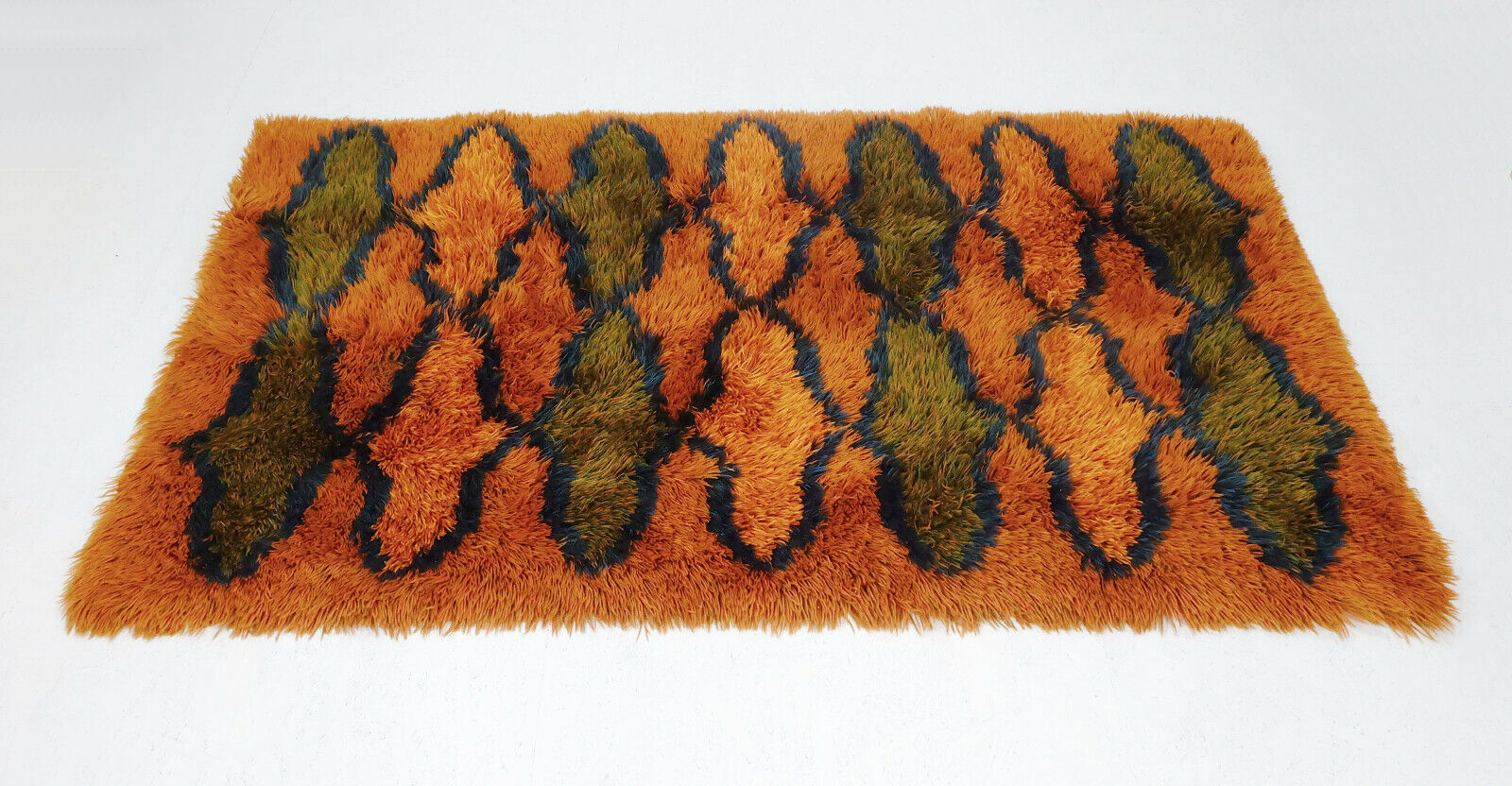 1970s vintage rug carpet psychedelic pop design