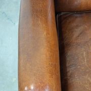 Fauteuil à oreilles particulièrement confortable en cuir de mouton, couleurs époustouflantes