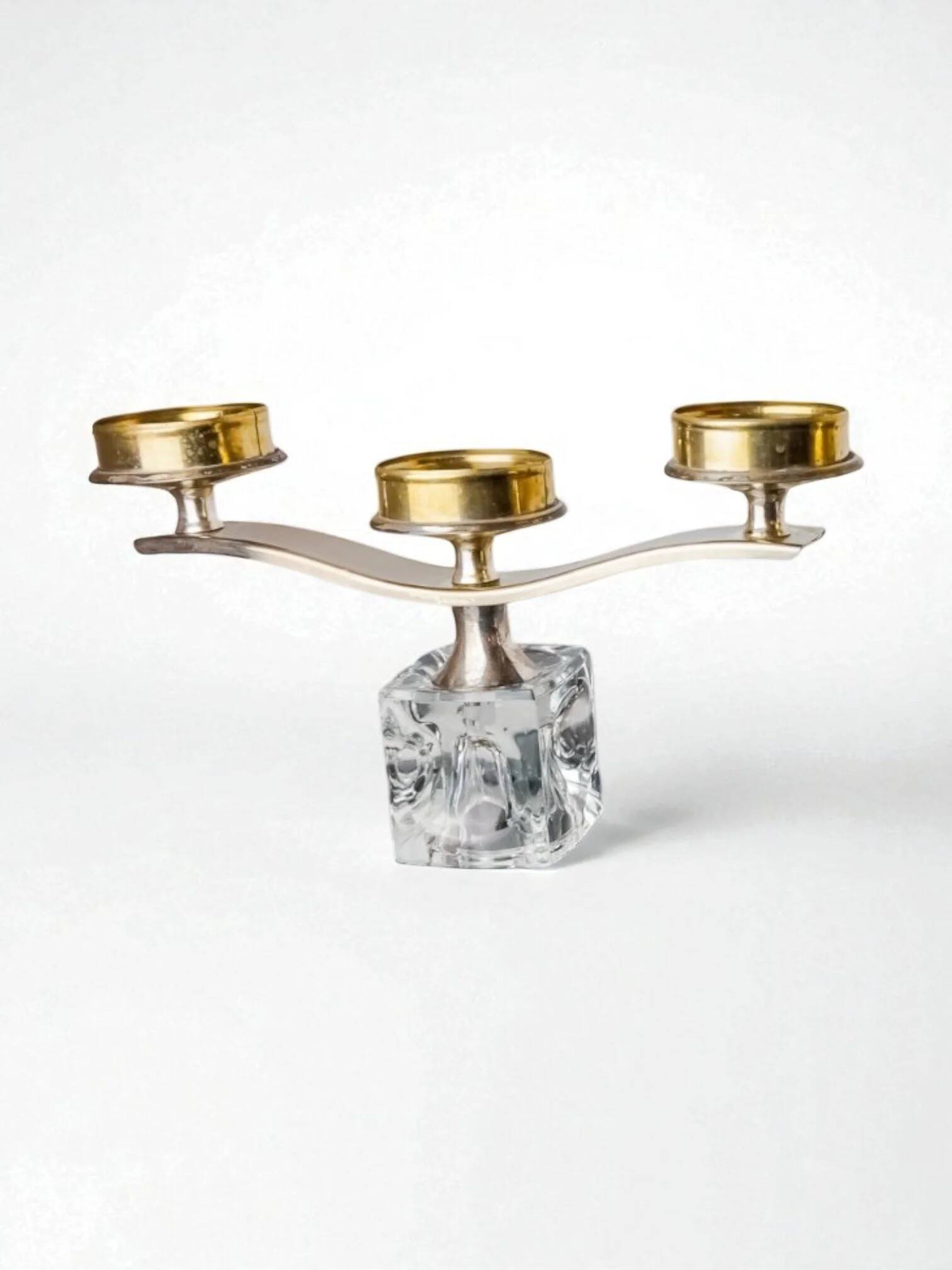 Bougeoir en forme de cube de glace par Peill & Putzler, 3 flammes, en verre et métal argenté, Allemagne, années 1970.