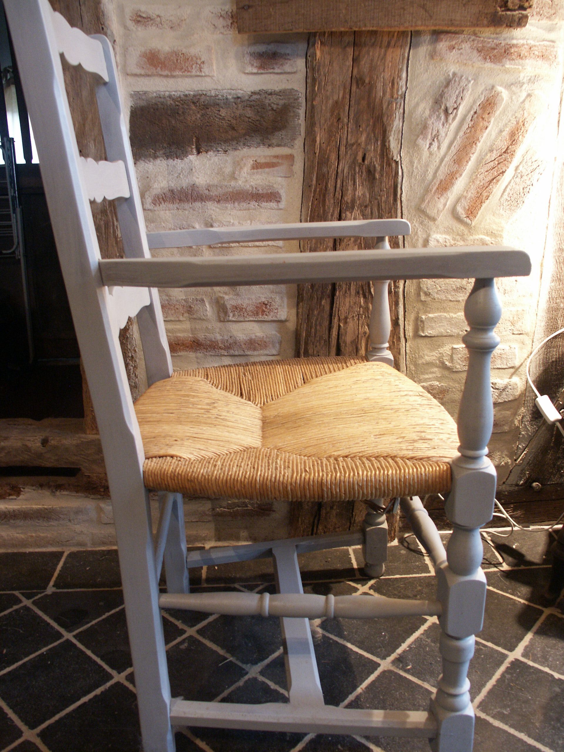 Fauteuil paillé relookée