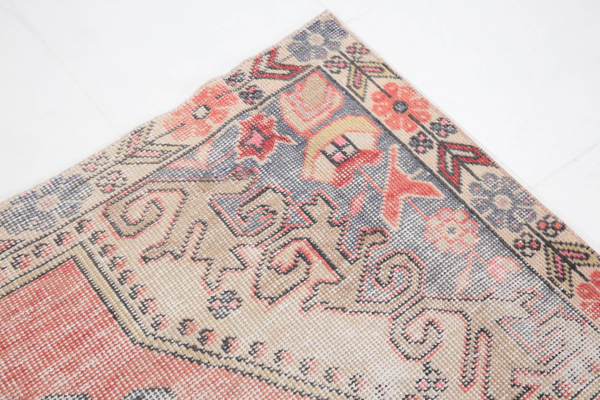 4x7 Pale Red & Beige Rustic Vintage Rug, 129x217Cm