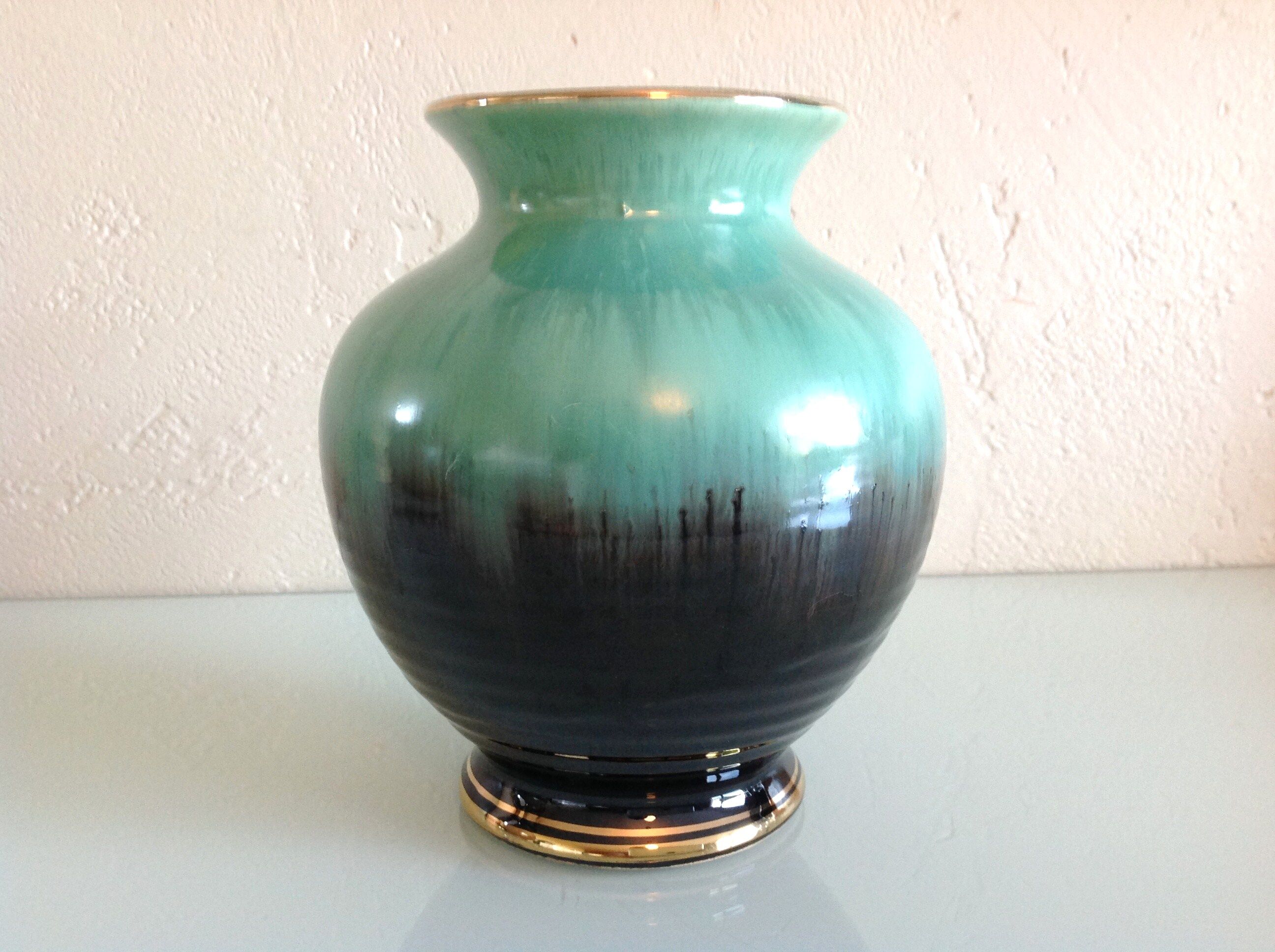 Green and black cermal ball vase 60