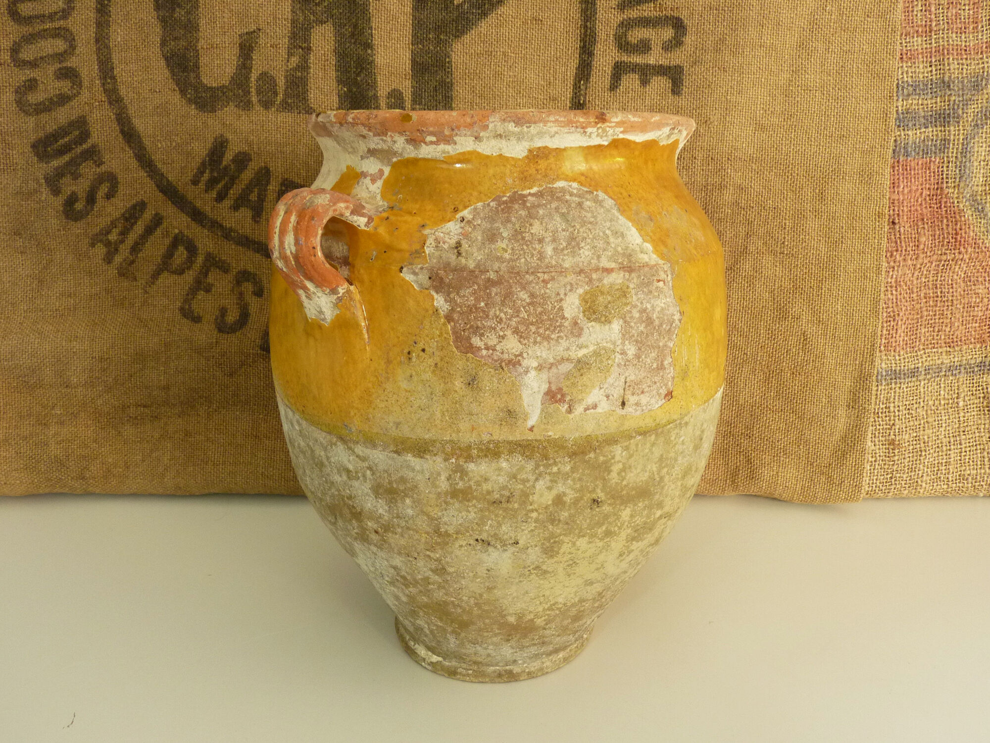 Vernified yellow candied pot