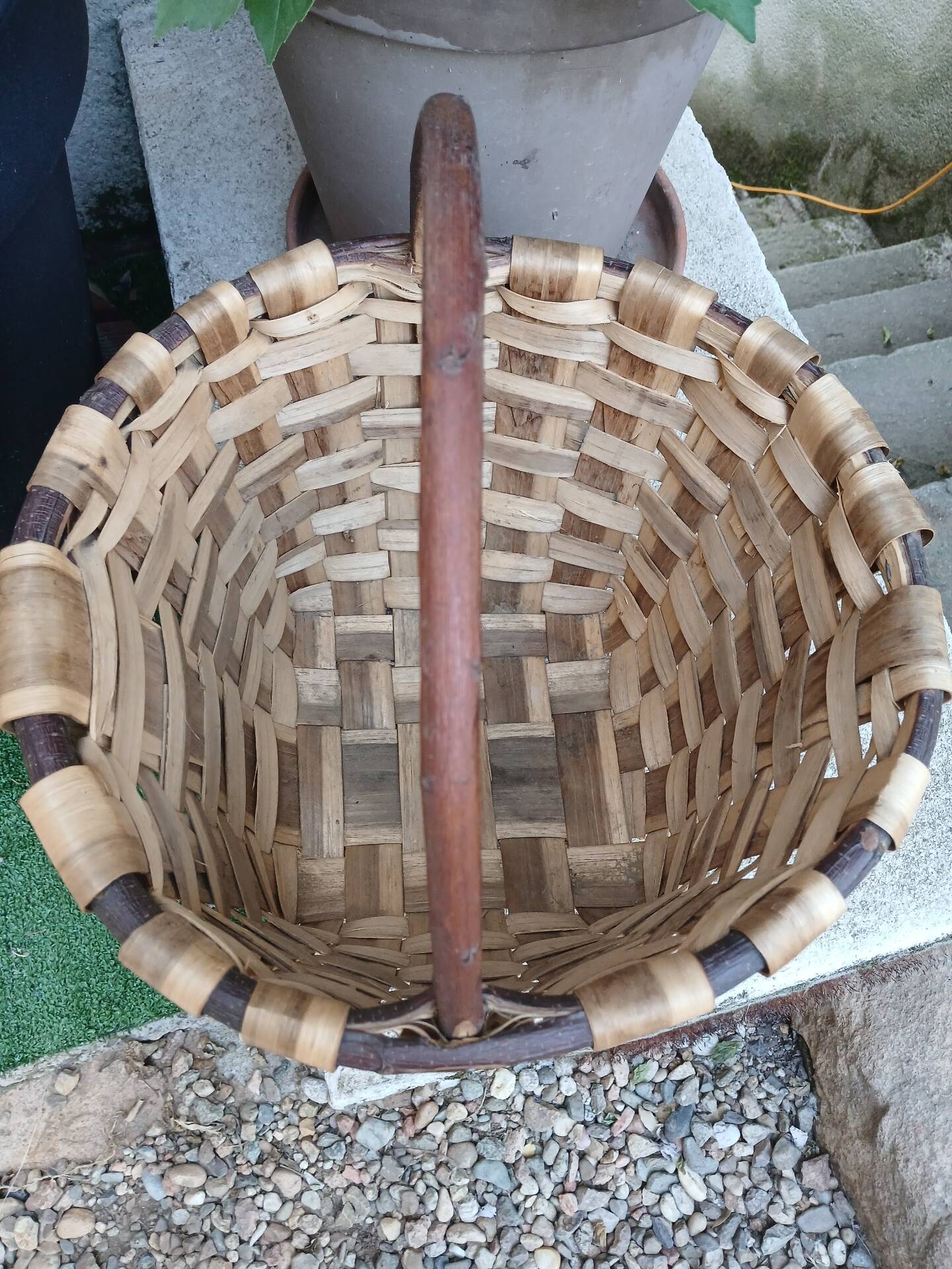 Panier ancien à champignons