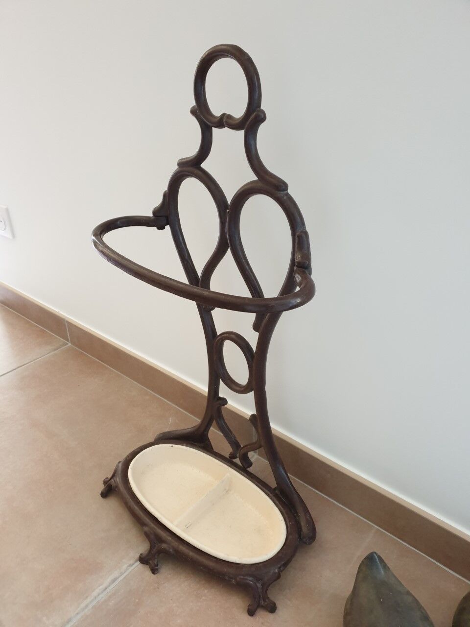 Cast iron umbrella holder
