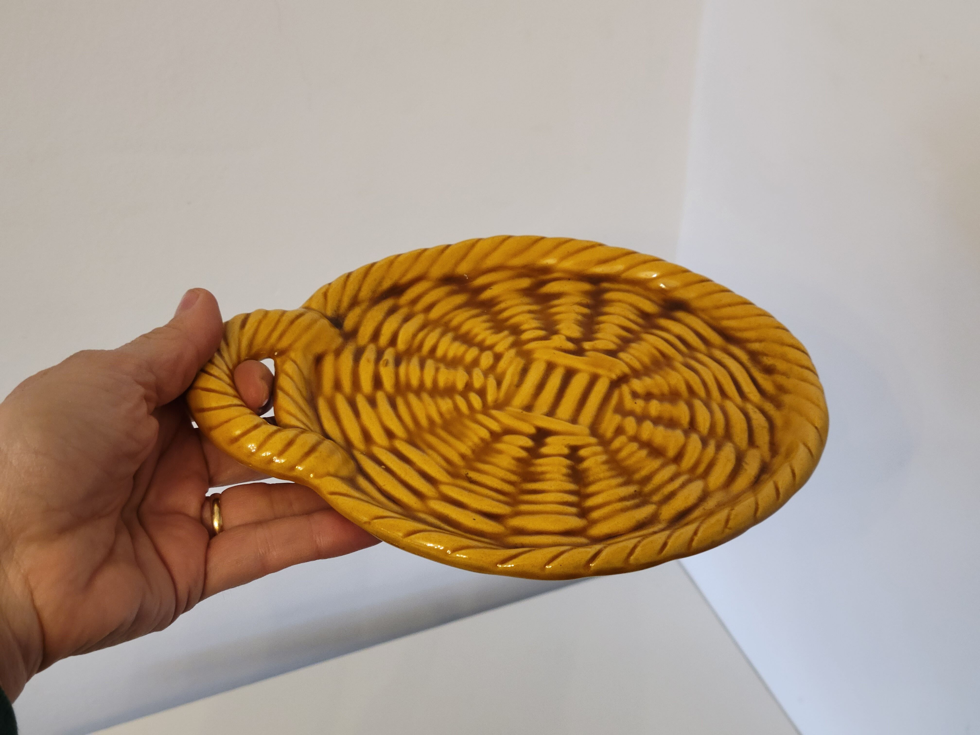 Servant cup or braided ceramic decoration bottle underwear