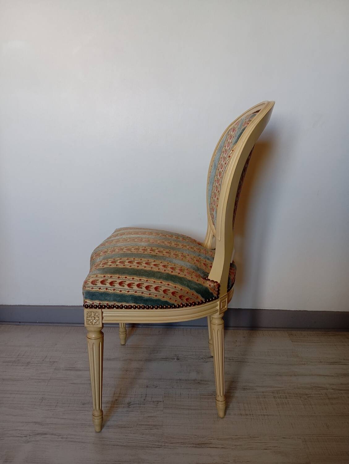 Chaise style Louis XVI