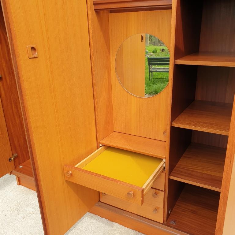 Scandinavian dressing cabinet with round mirror