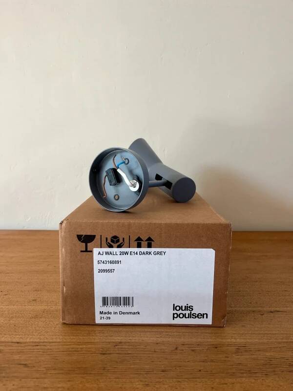 Louis Poulsen AJ wall lamp - Arne Jacobsen