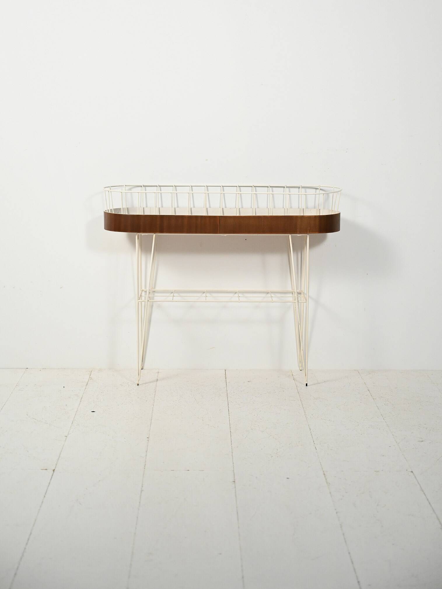 Scandinavian oval planter in metal and teak