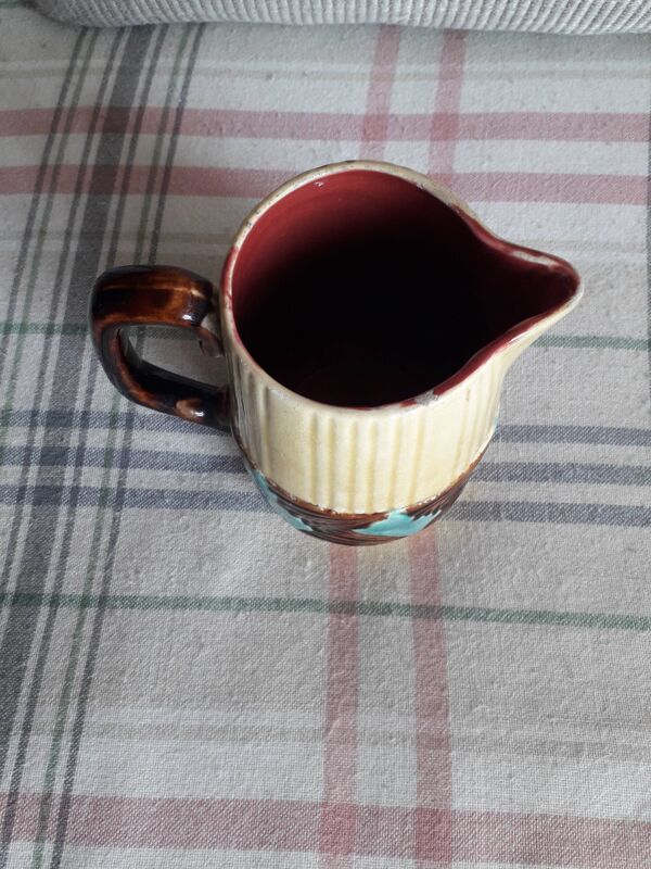 Vase vintage en barbotine en forme de pichet