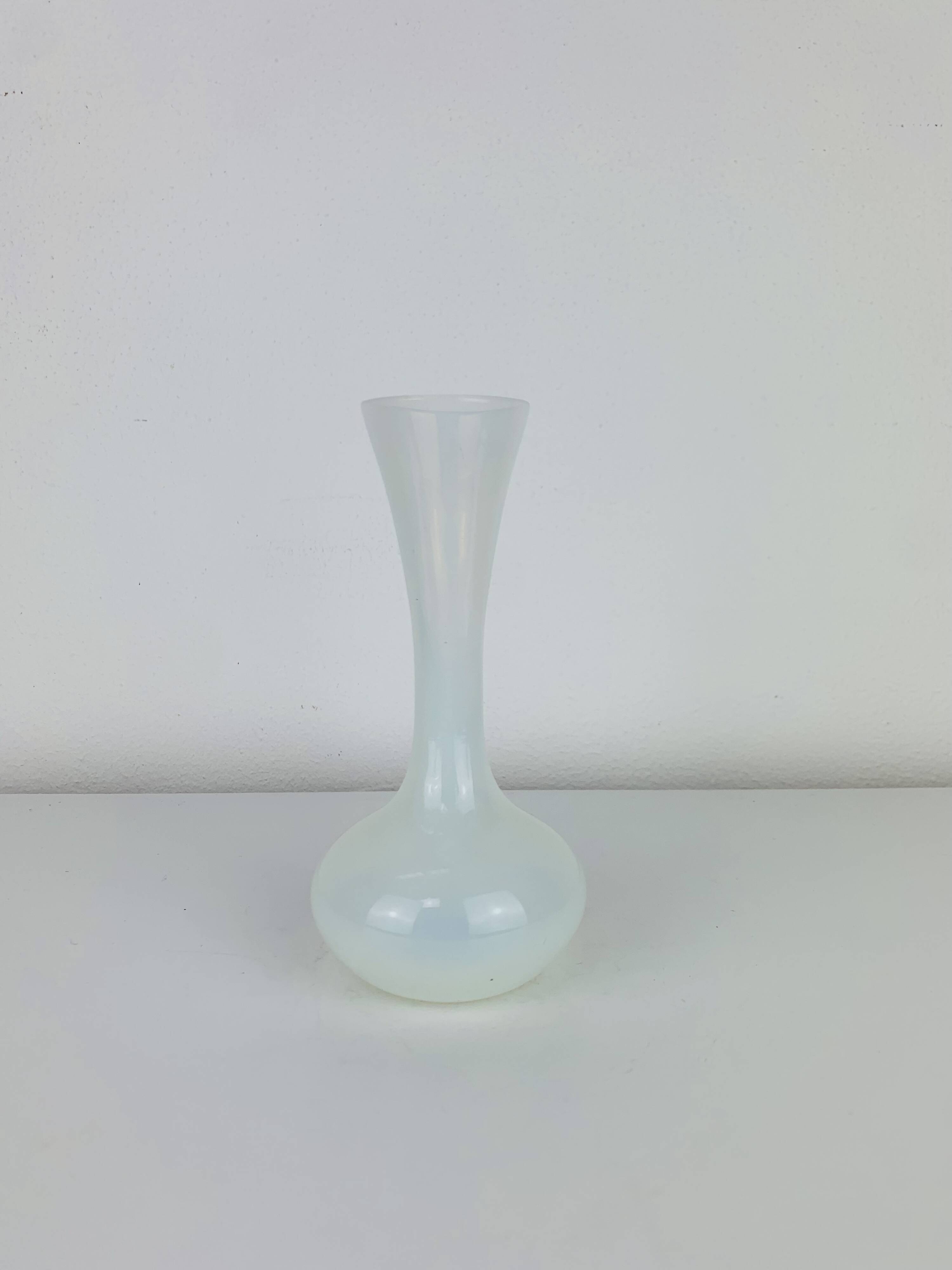 Vase en verre opalescent, vintage
