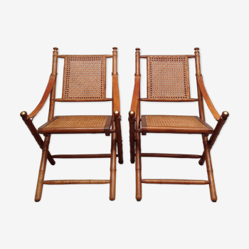 Paires de fauteuils pliants en bambou et cannage, cuir et laiton