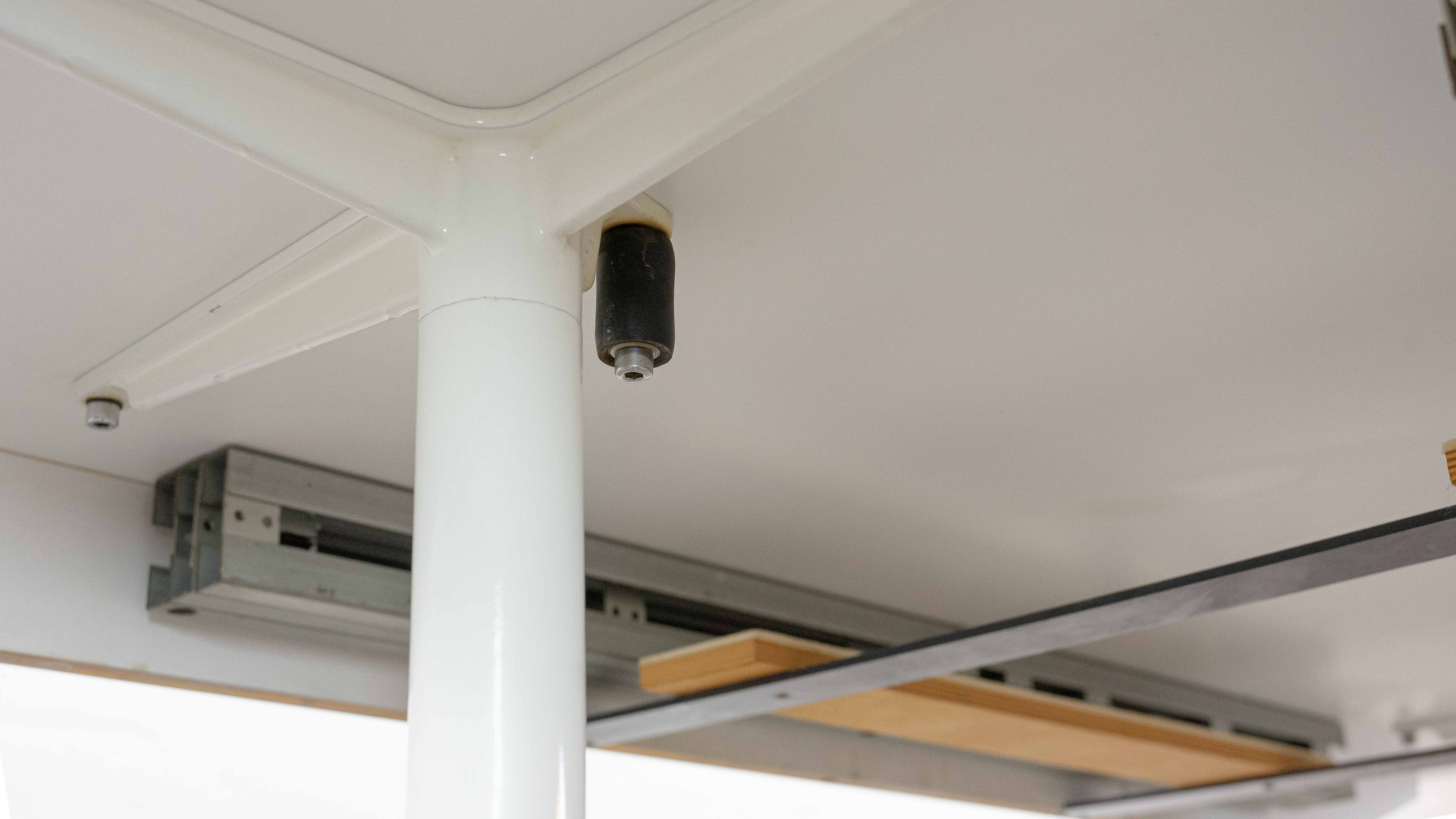 Extendable pedestal dining table by George Nelson for Herman Miller