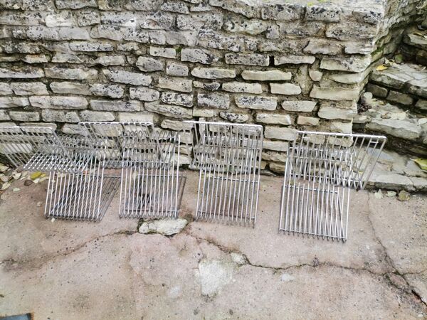 Chaises modèle zigzag par François Arnal