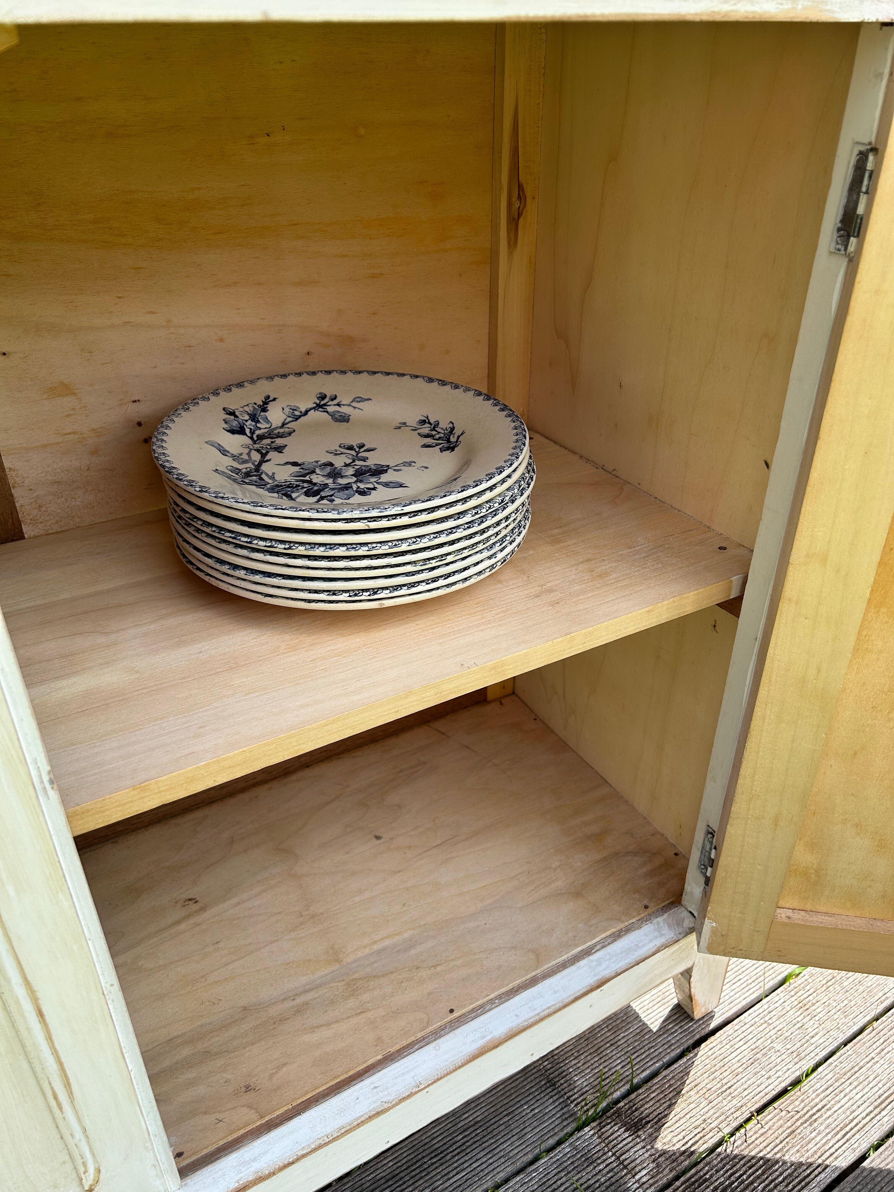 Buffet parisien vintage patine blanche