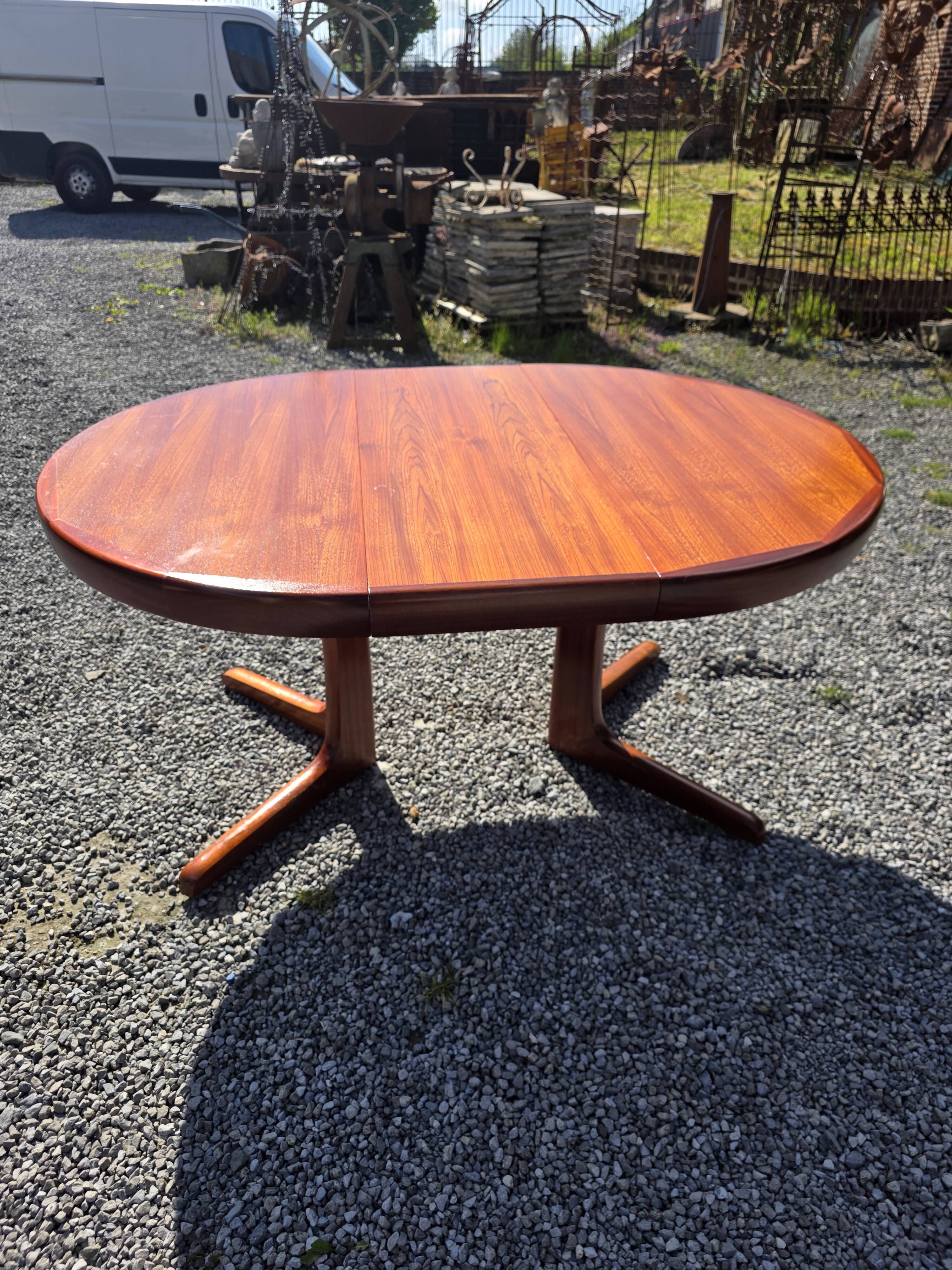Baumann extendable table in teak from the 1960s.