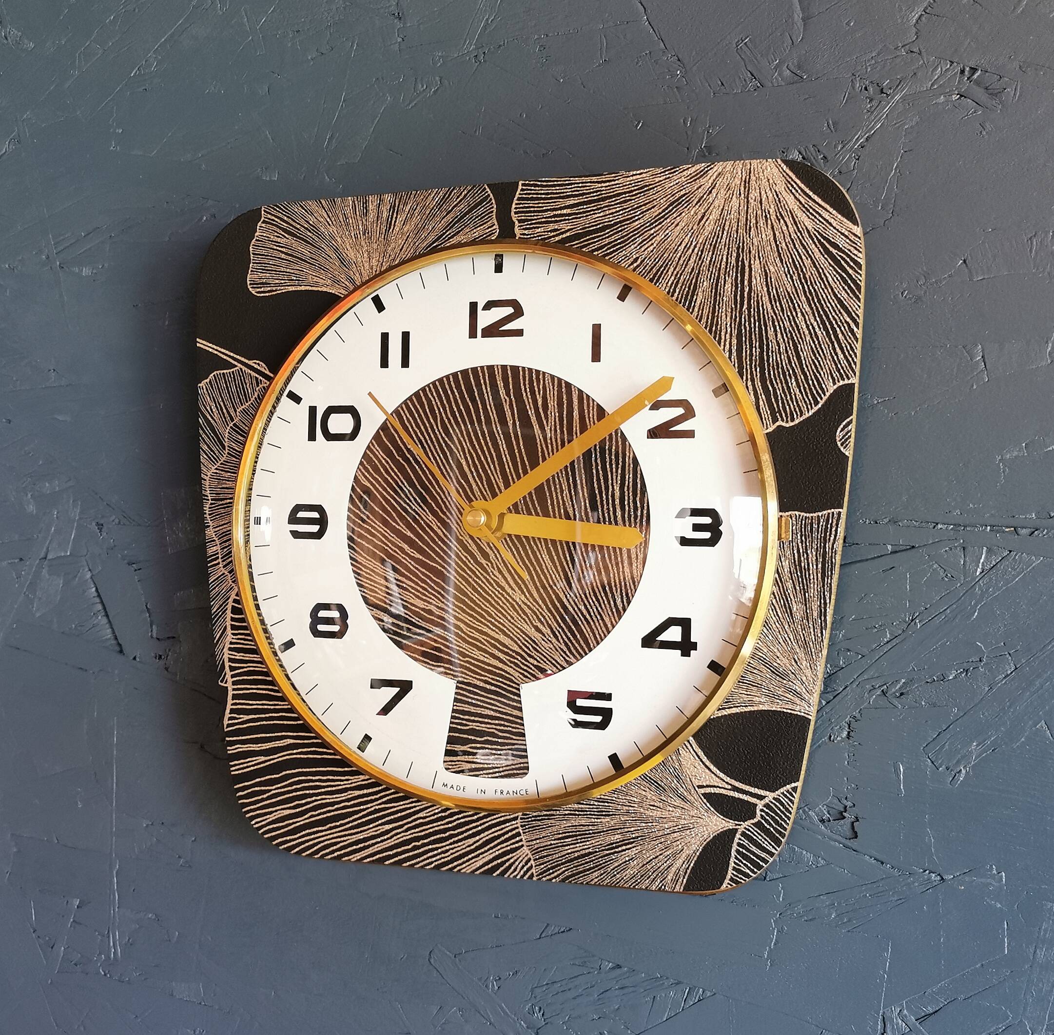 Vintage silent wall pendulum clock 60s trapeze "Gingko black gold"