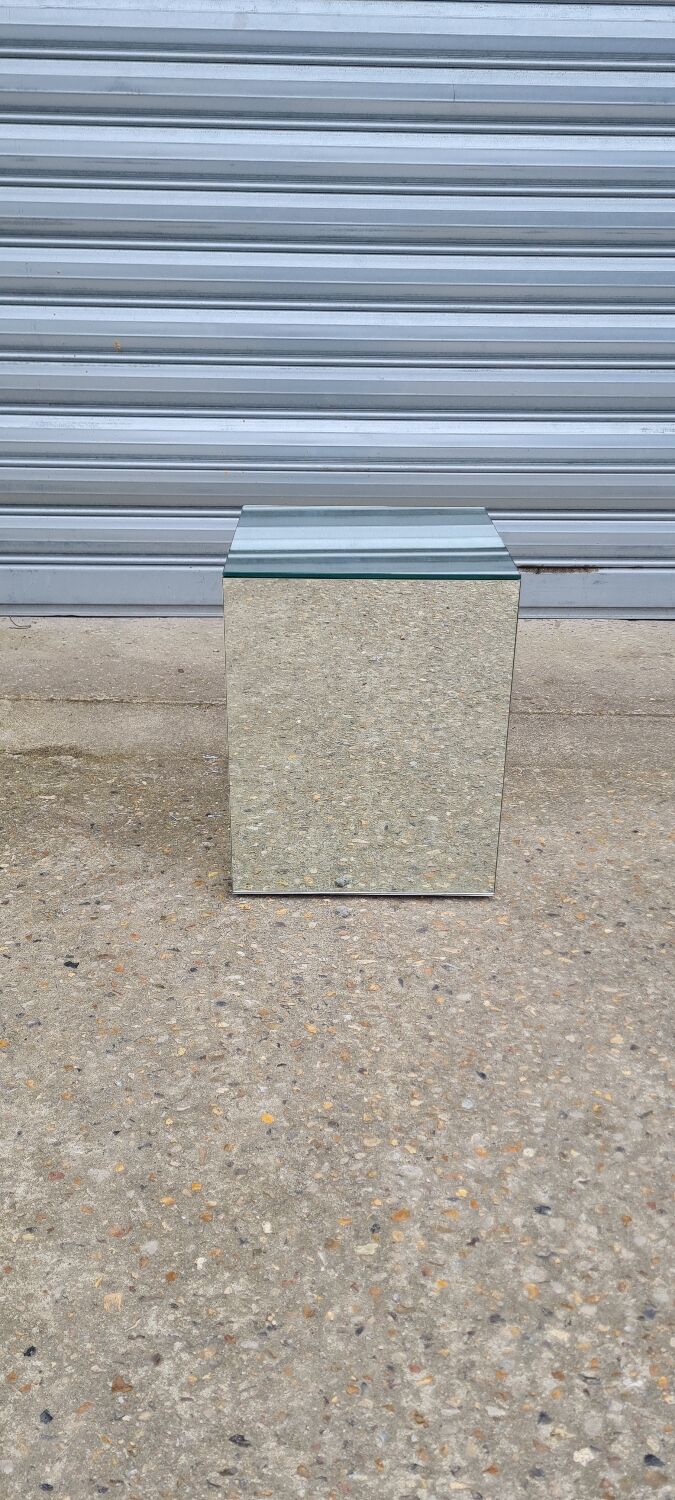 Sofa end cube mirror