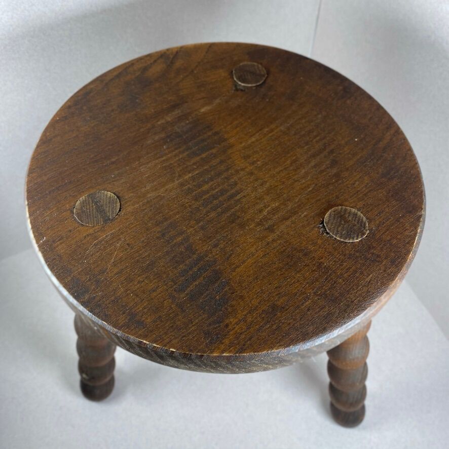 Tabouret tripode en bois