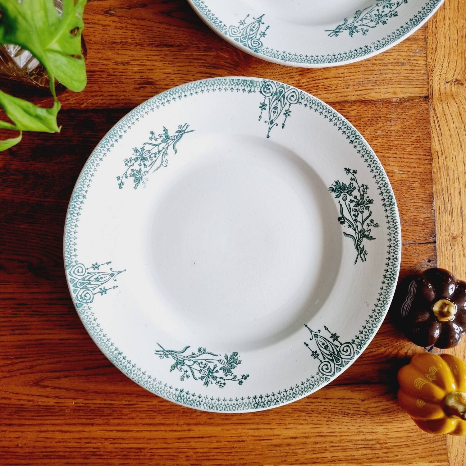 Set of 12 flat plates with slight defects Saint Amand 1932