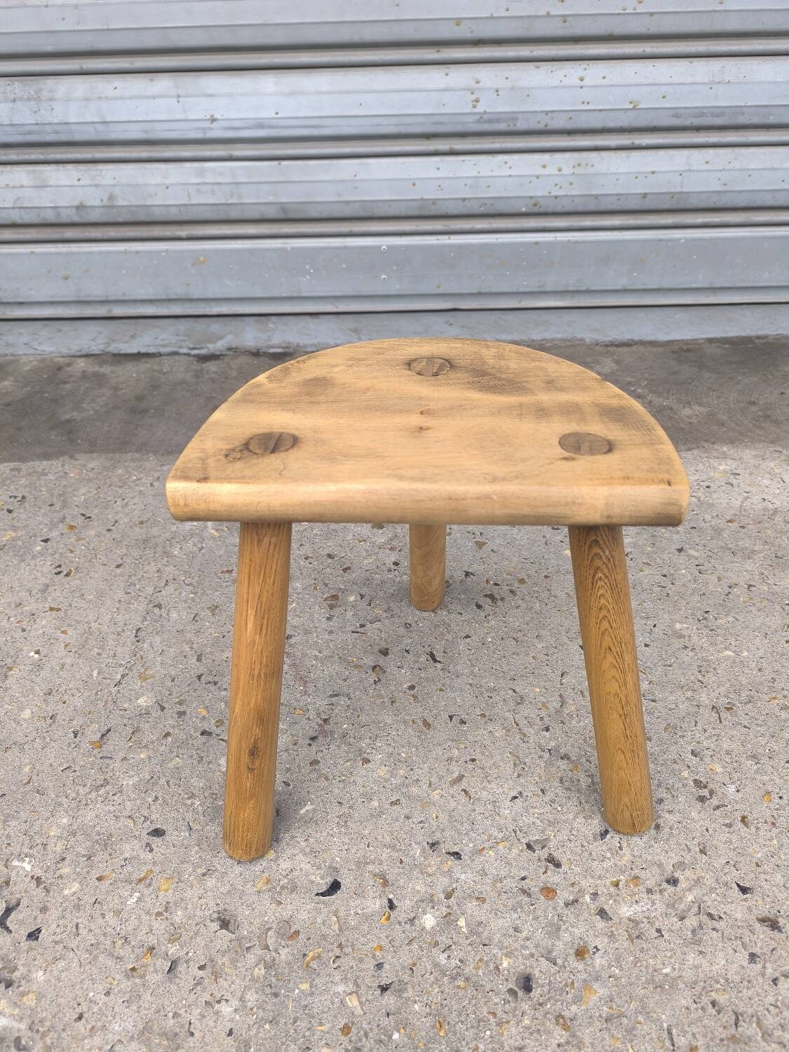 Tabouret tripode en bois de hêtre 1960