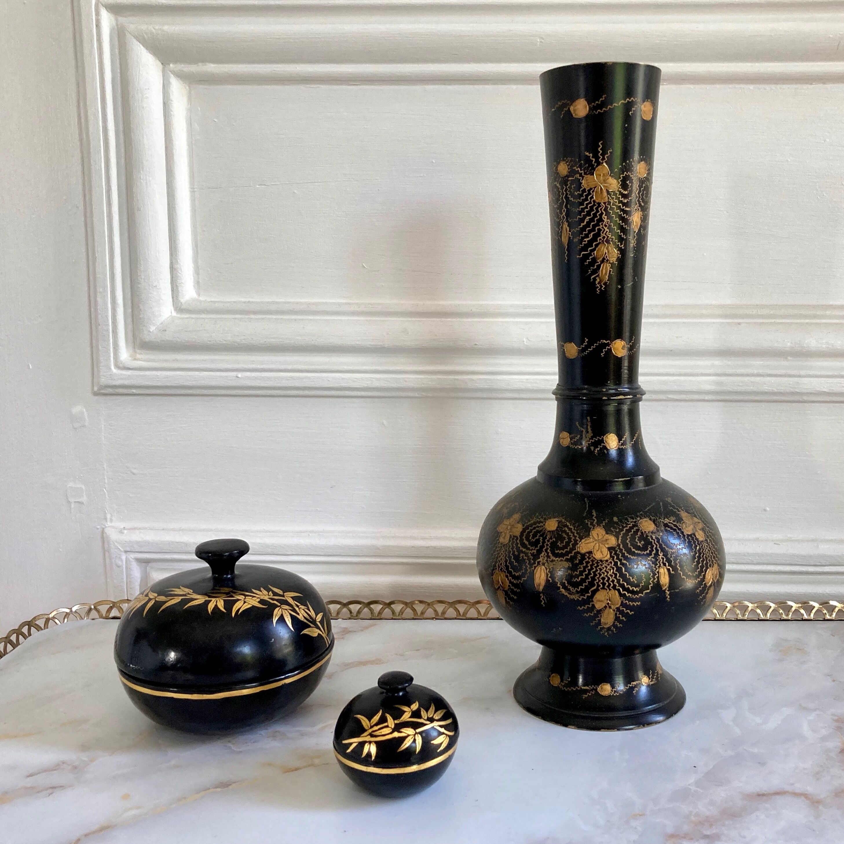 Vintage vase black gold