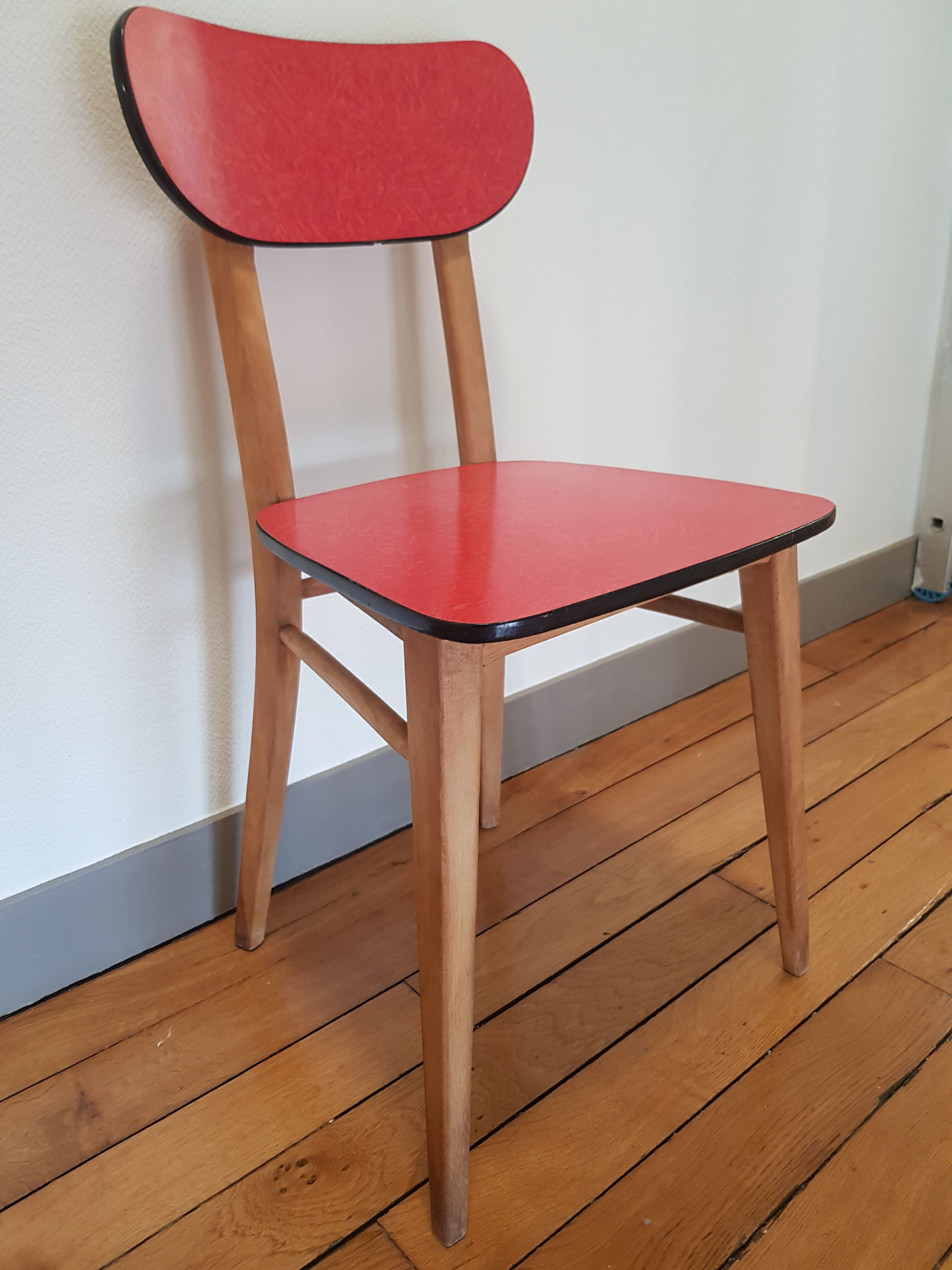 Chaise bois et formica