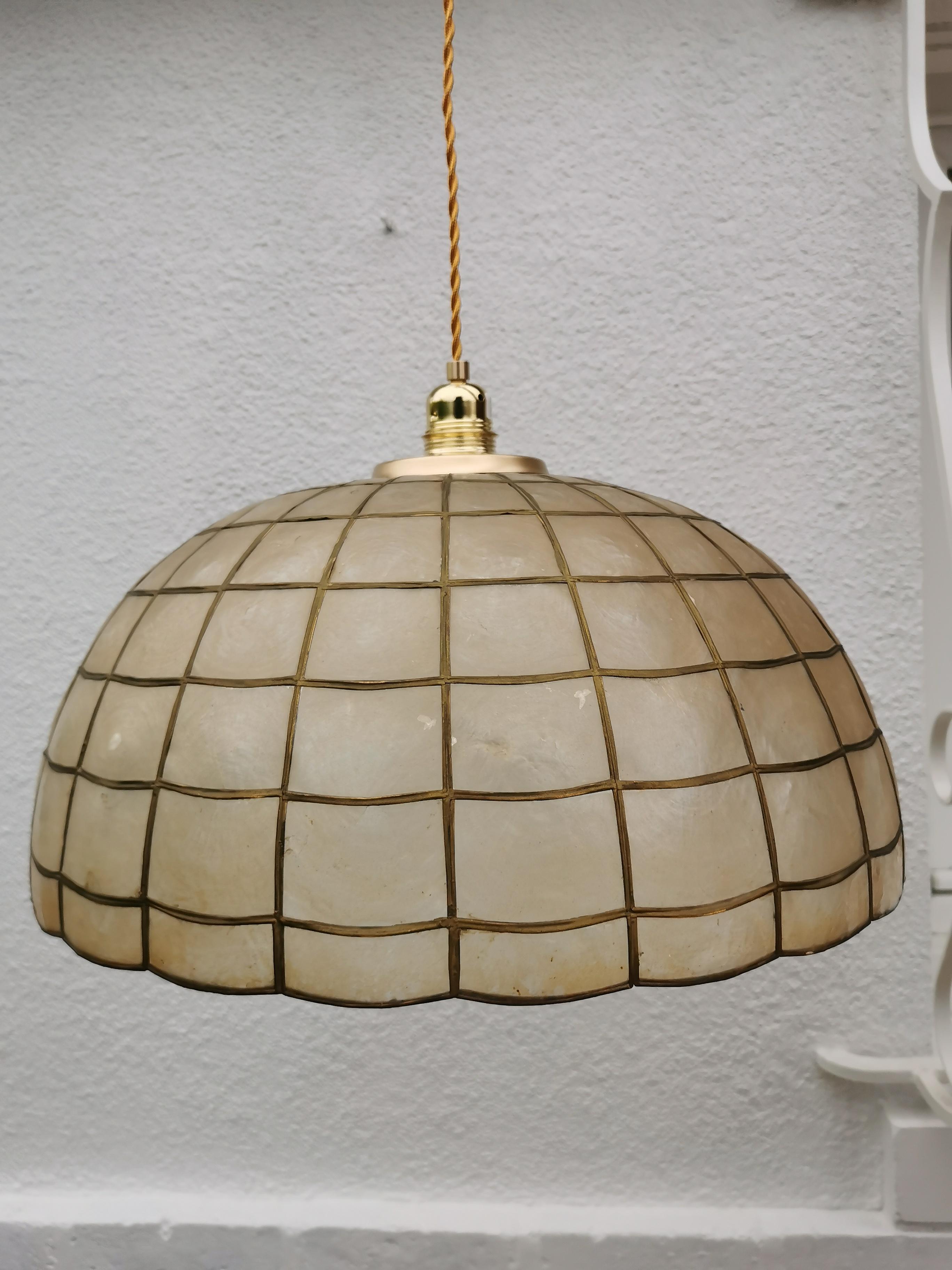 Suspension nacre et laiton 1960