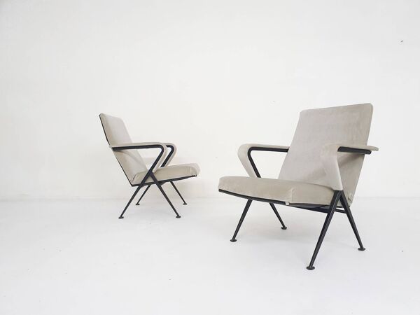 Set of two ''Repose'' lounge chairs by Friso Kramer for Ahrend de Cirkel, The Netherlands 1959