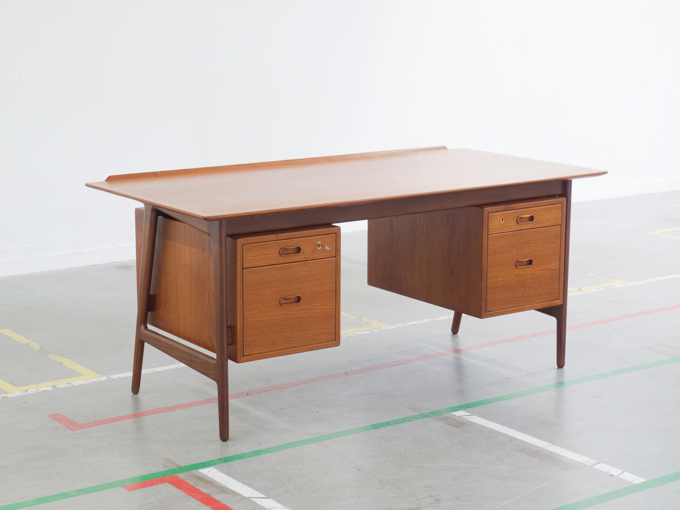 Office designed by Arne Vodder and produced by Vamo Sønderborg, Danemar