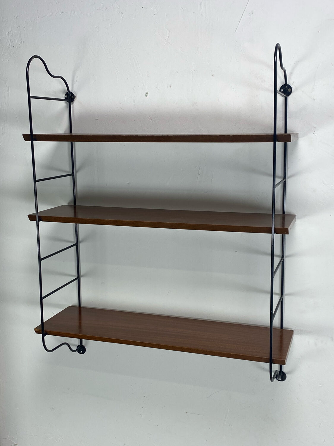 Wall shelf