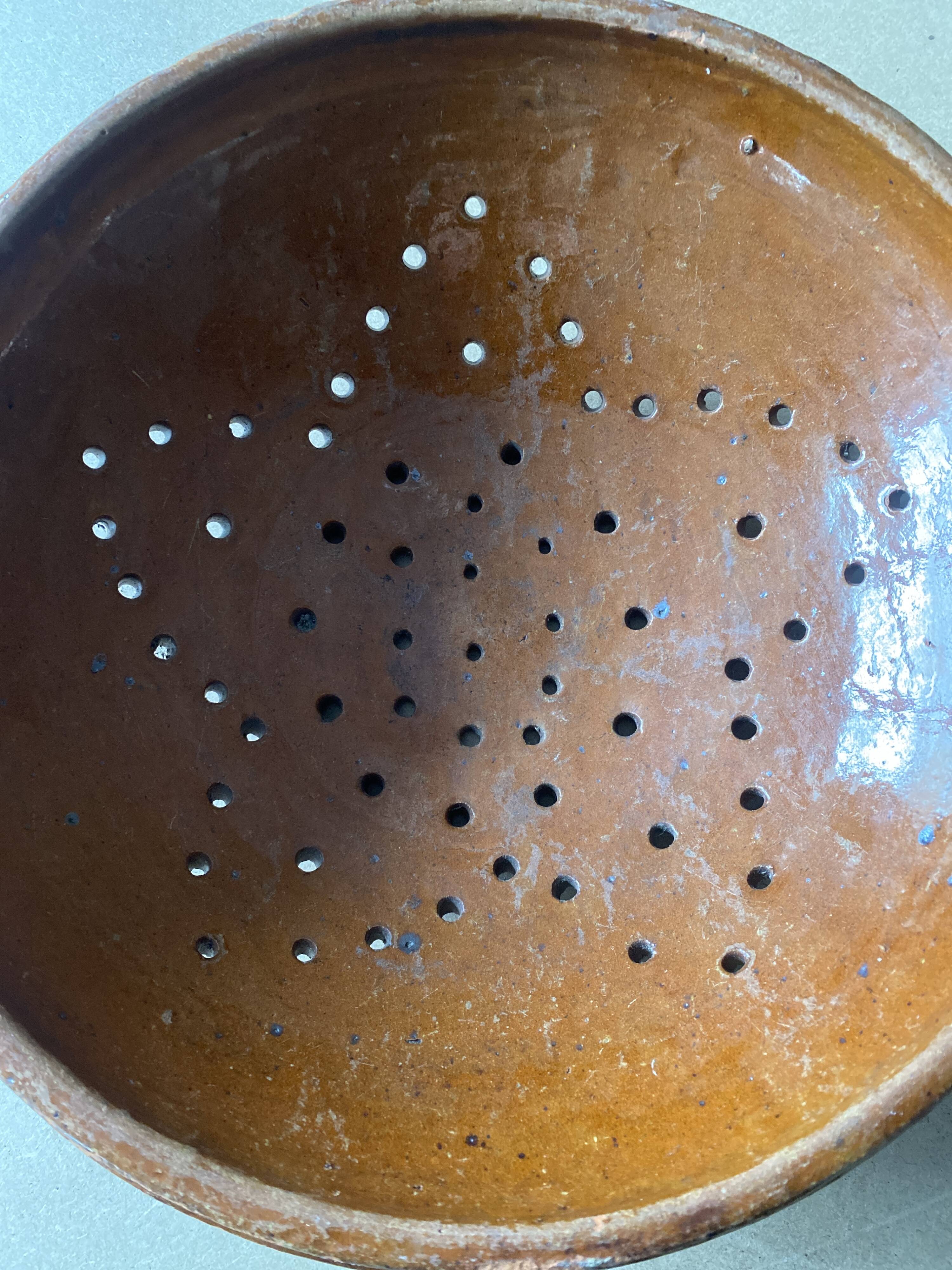 Glazed earthenware drainer