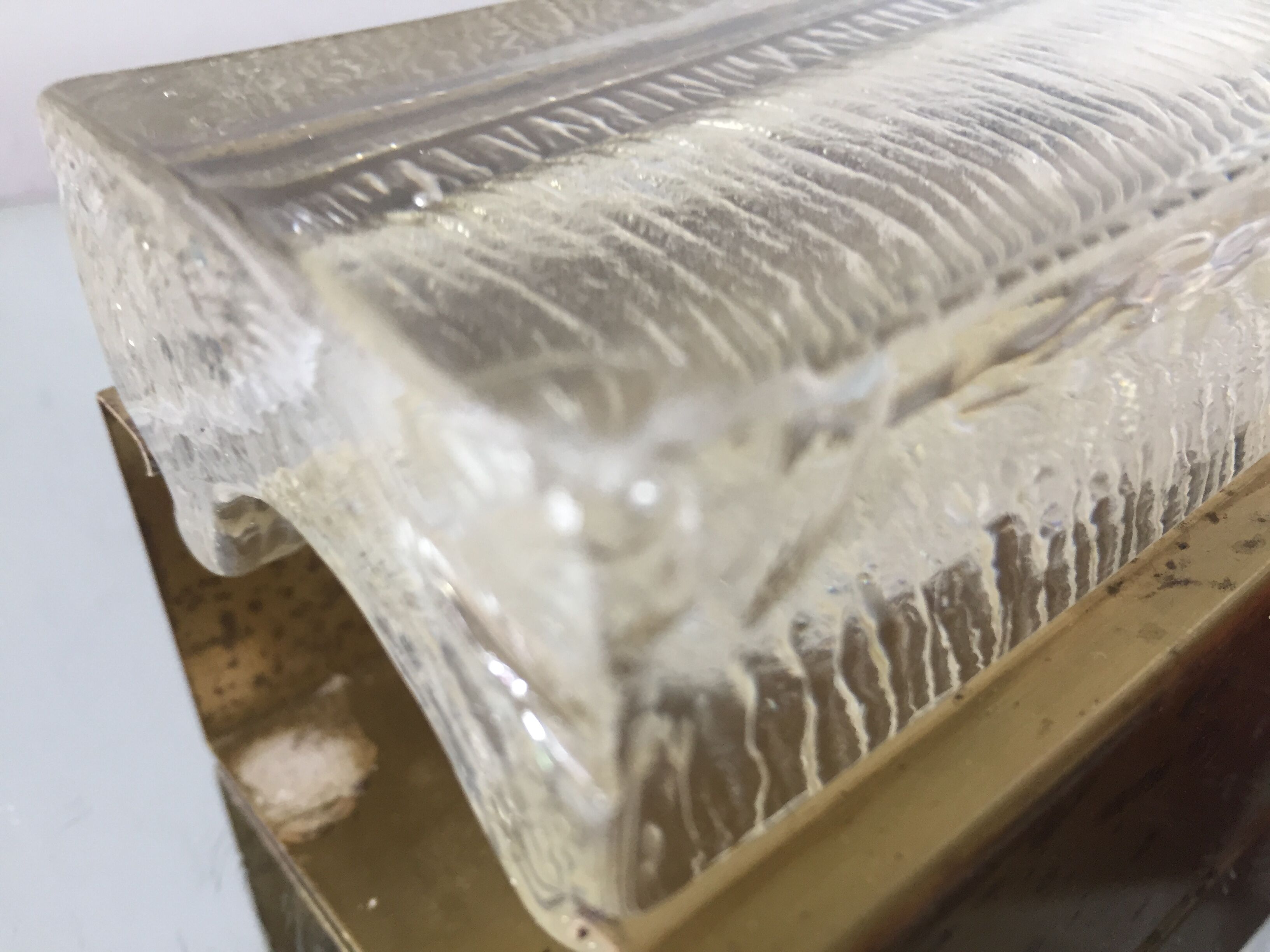 Applique scandinave du milieu du siècle dans le cristal et le laiton