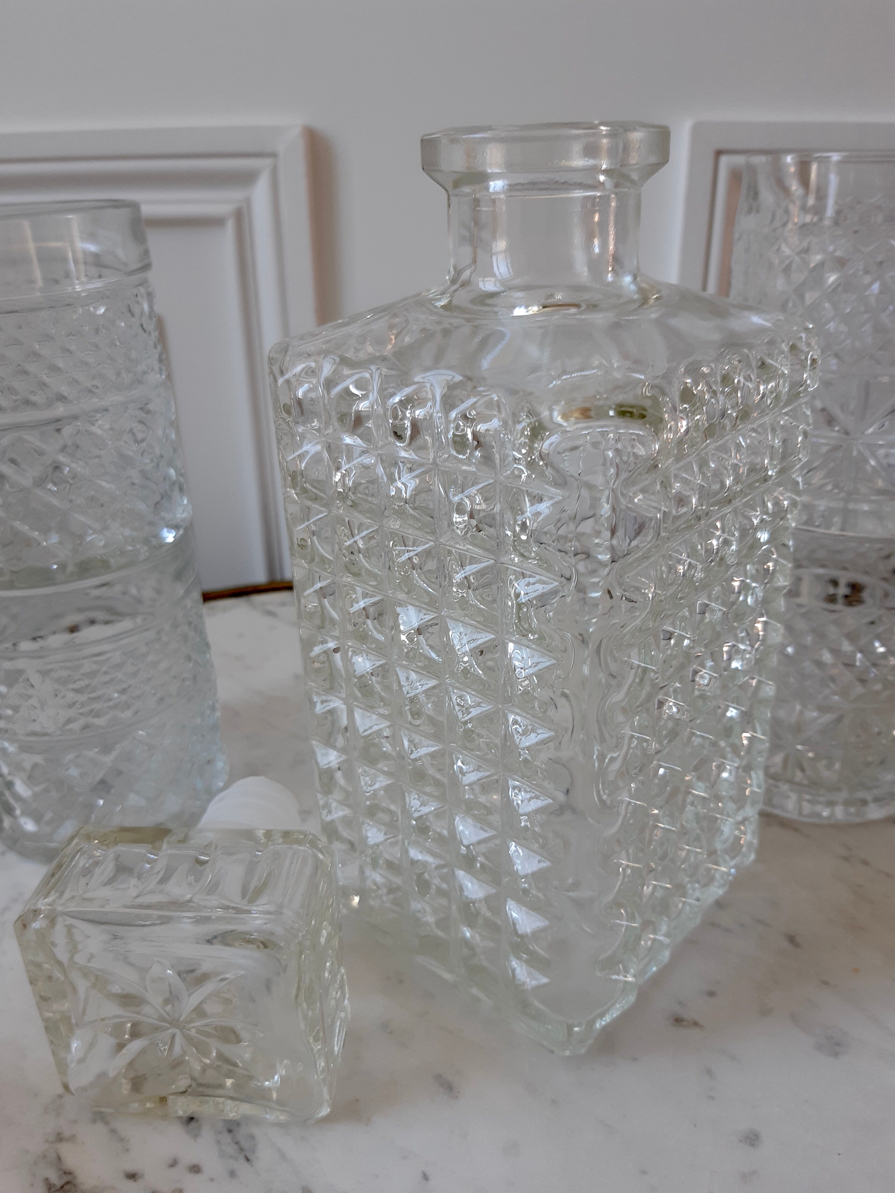 Batch of decanter and its 6 whiskey glasses
