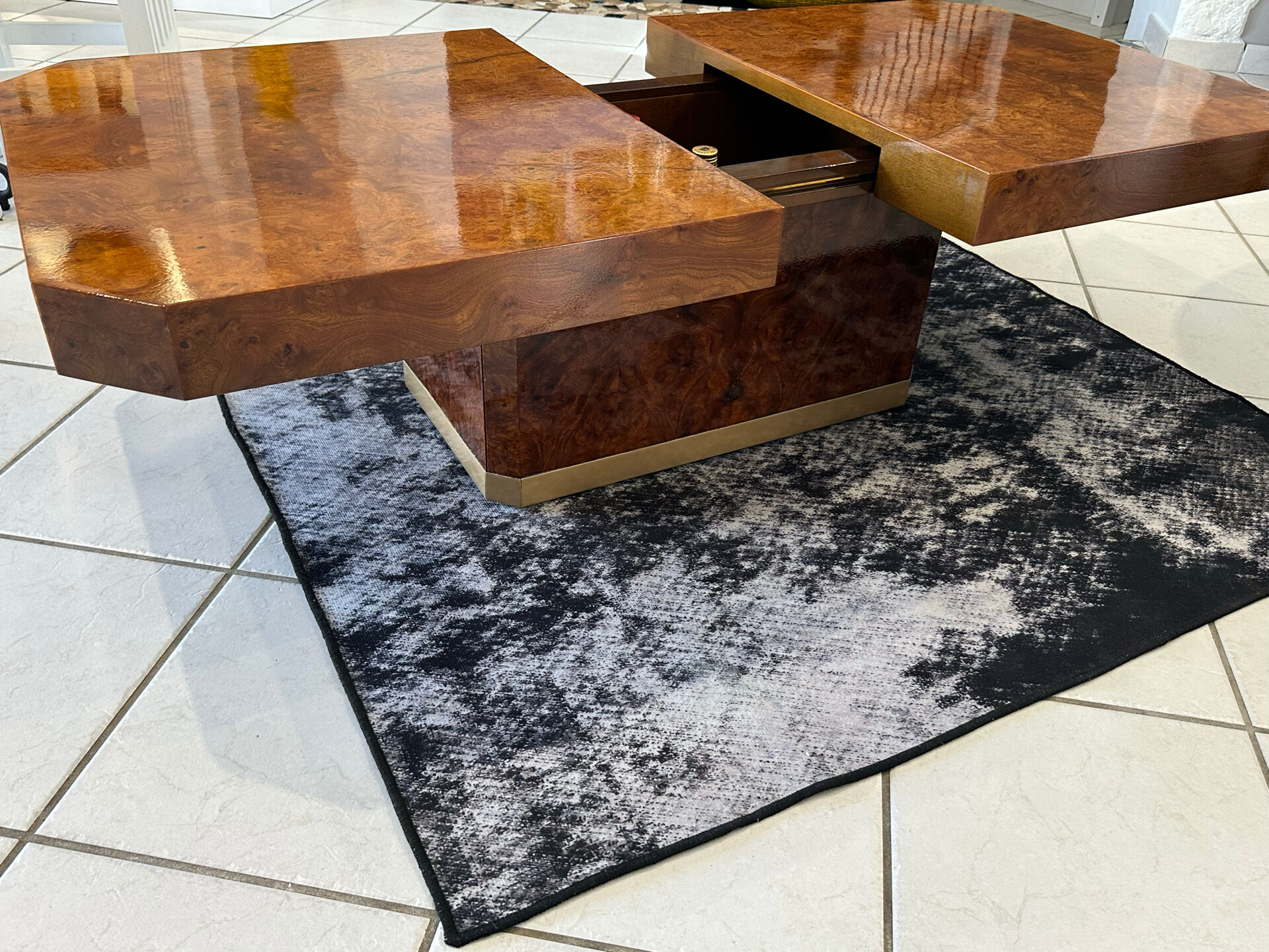 Table basse bar  en Loupe d’orme maison  Lancel vintage 1970