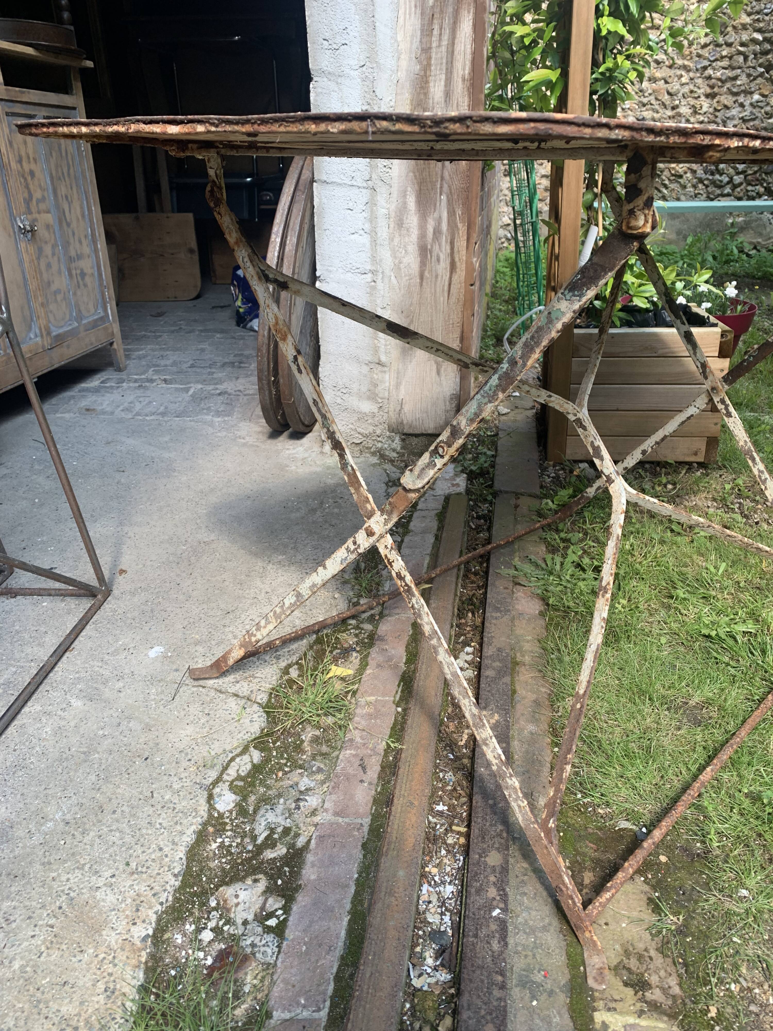 Rectangular folding garden table