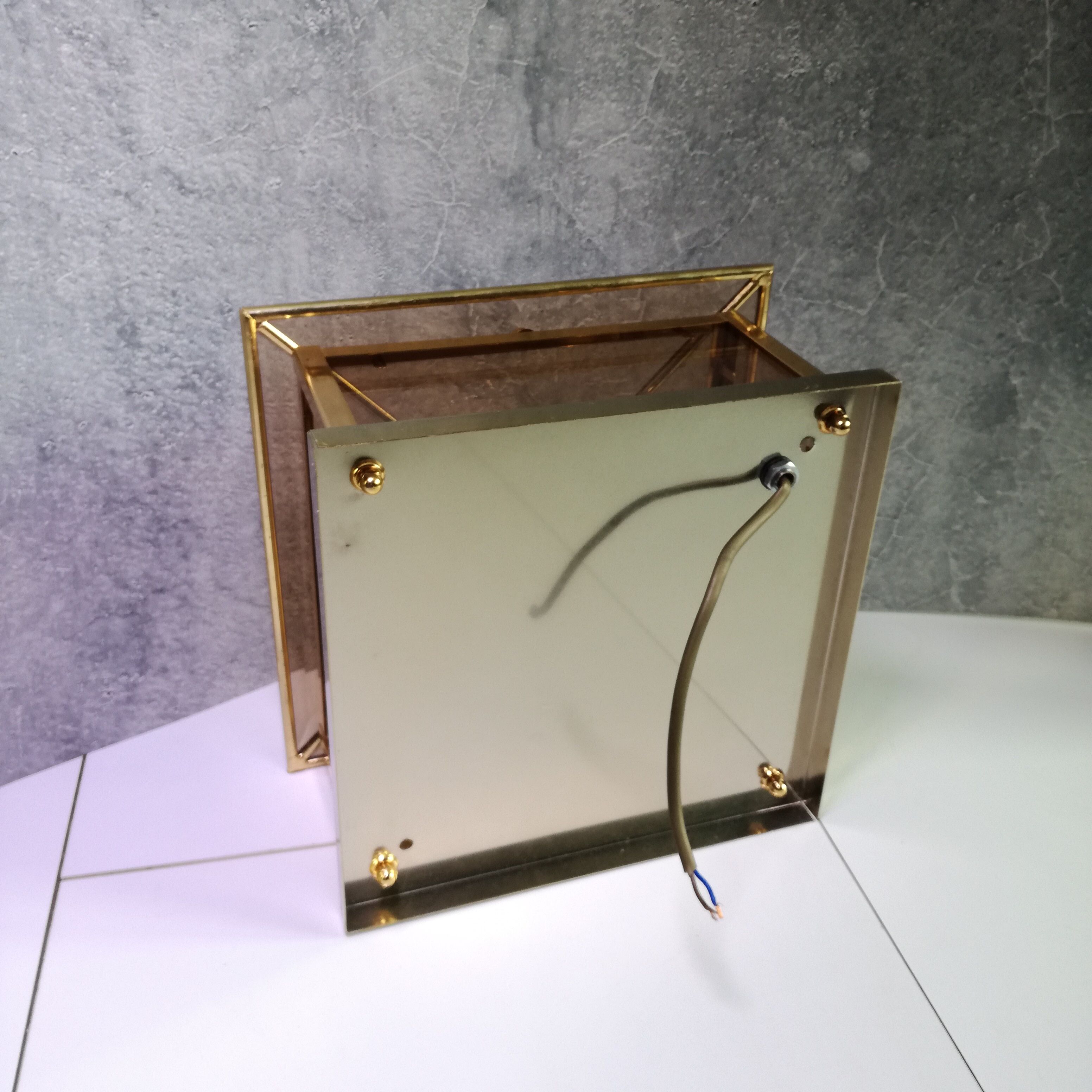 Plafonnier ou applique carré en laiton, en verre biseauté et teinté 1970