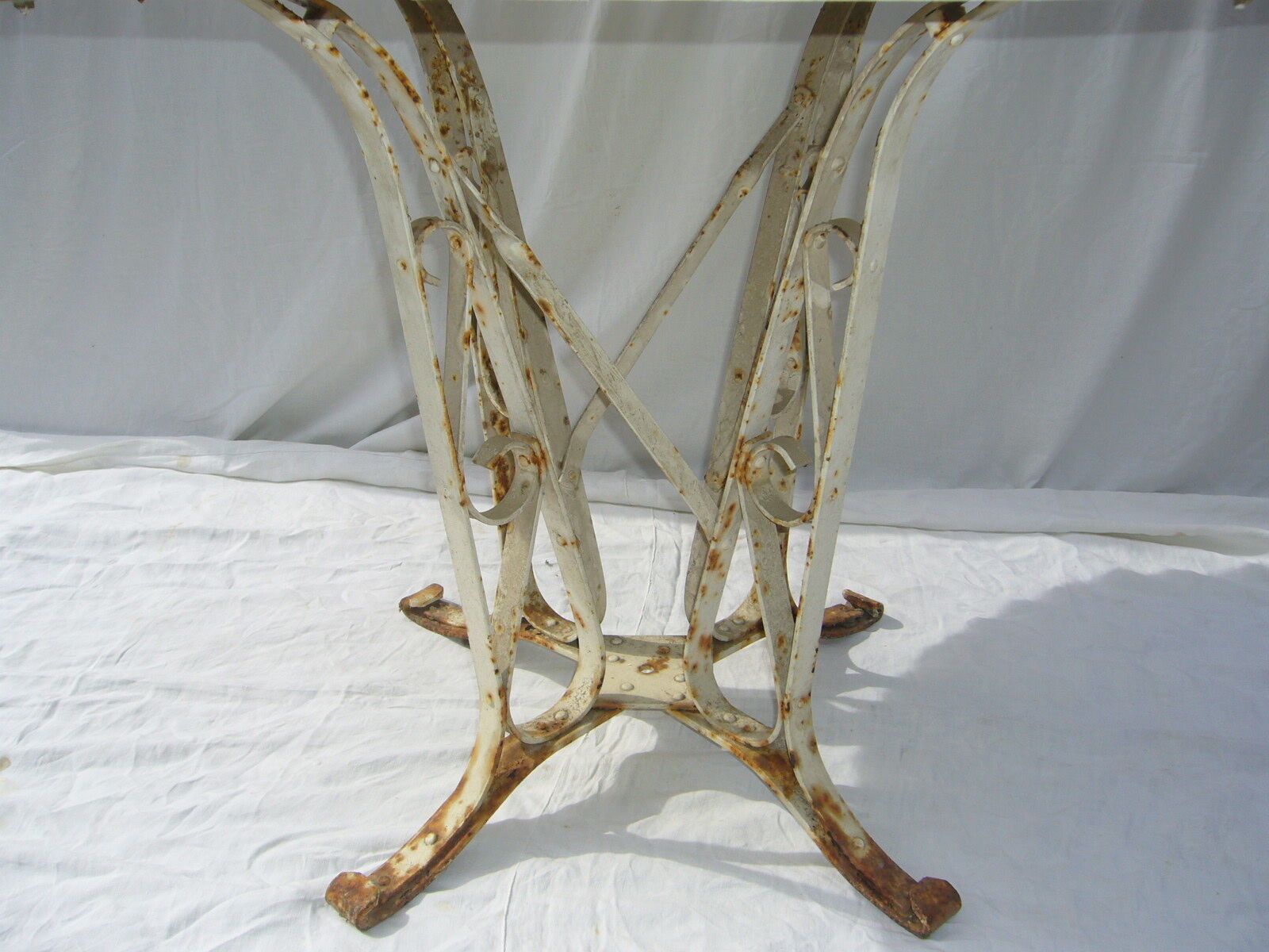 Old style garden table eiffel