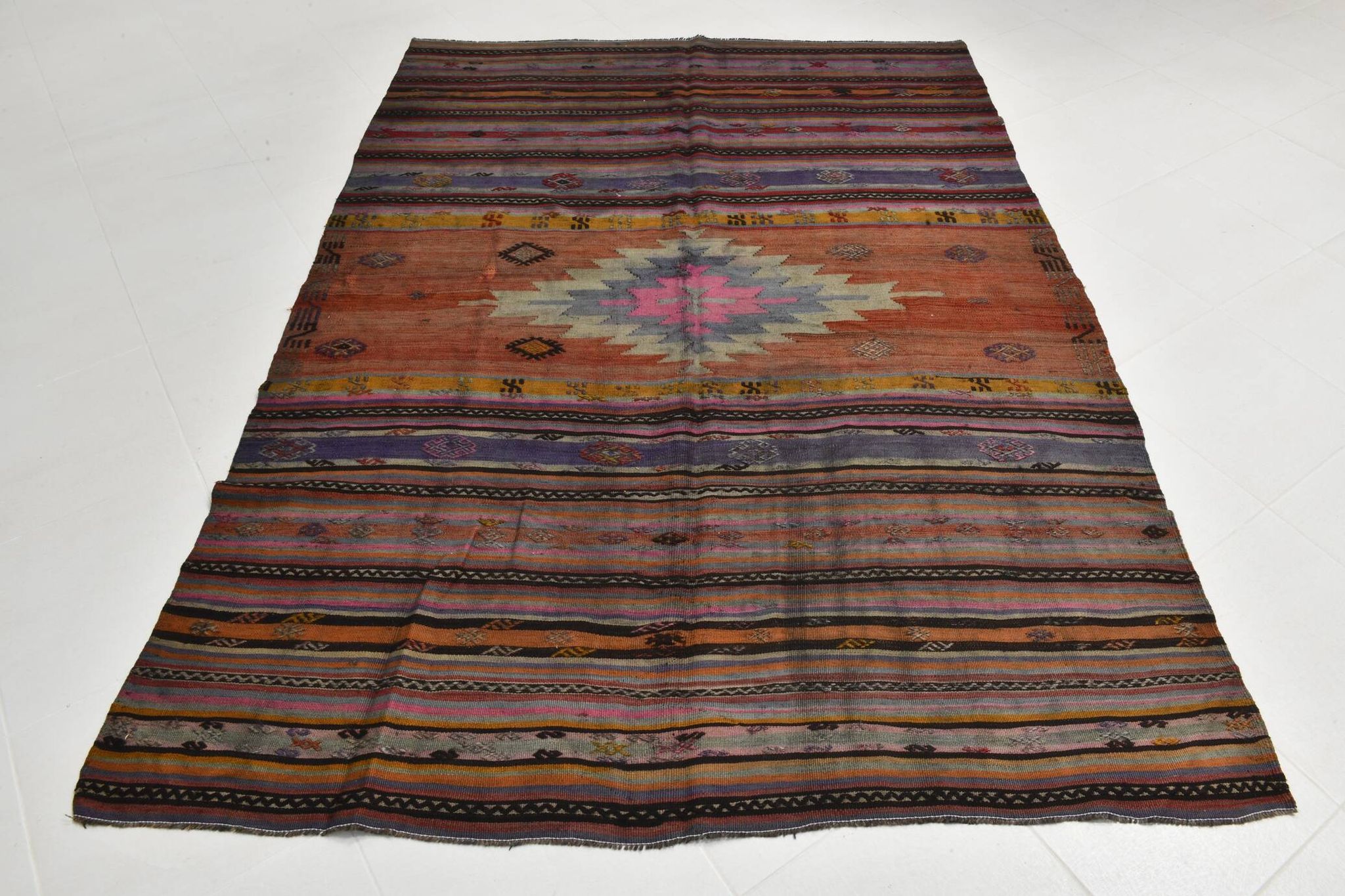 Tapis Kilim Anatolien Vintage – Rayures Ethniques, Tissé Main , 176x242 Cm