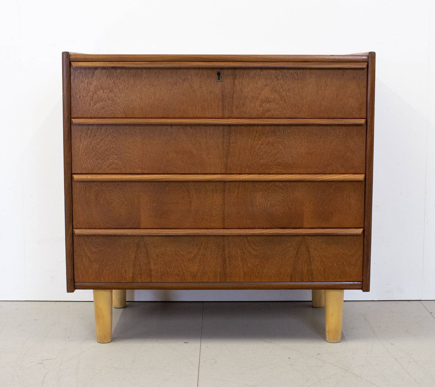 Commode danoise en teck par Hanbjerg, années 1960
