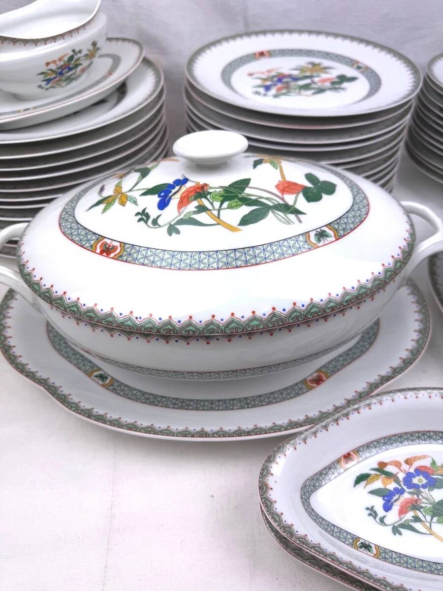 Service Volubilis blue, Old China, The Master Porcelain Makers of Limoges
