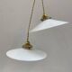 Paire de suspensions en opaline blanche