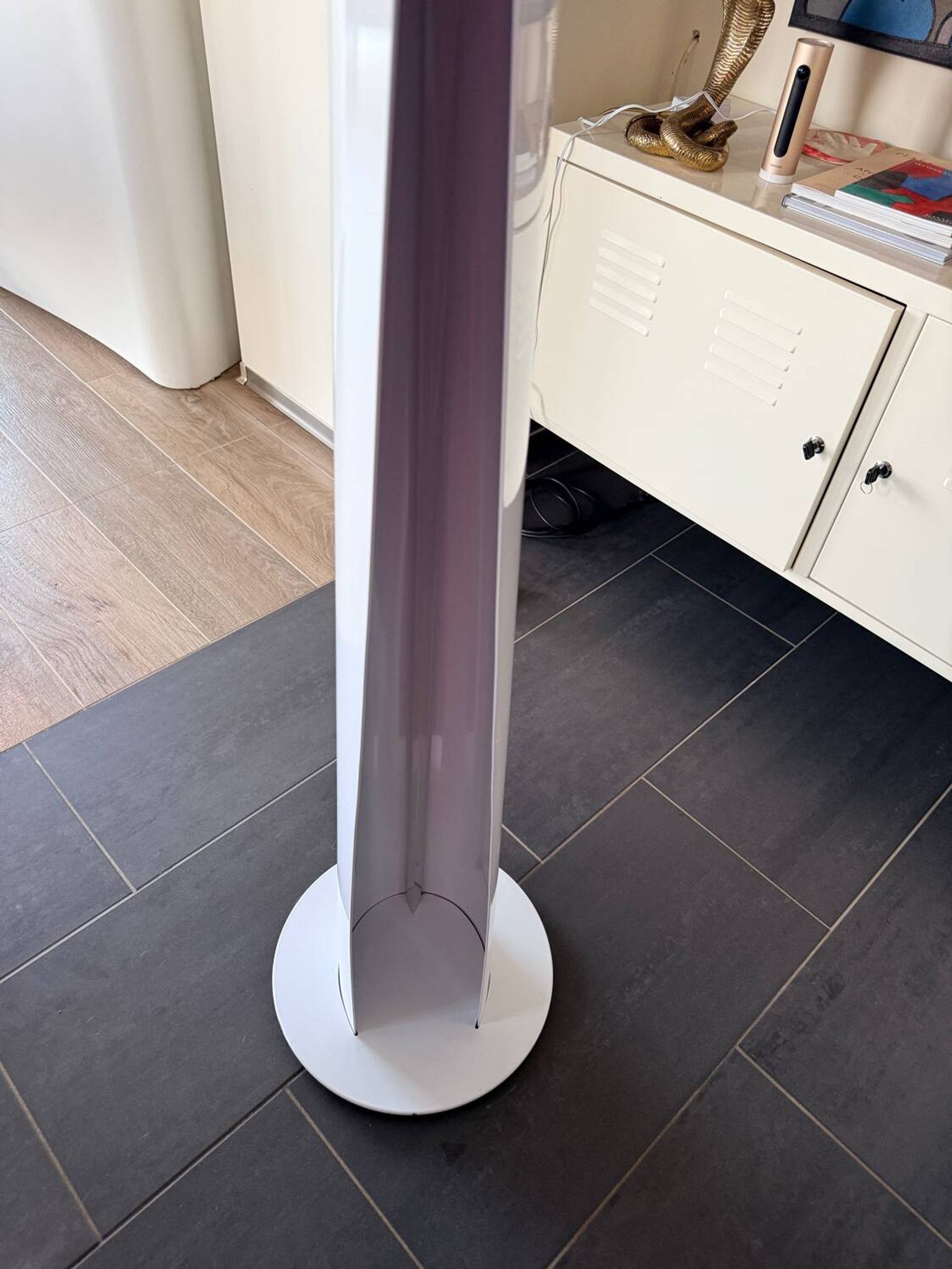 Lampadaire design Cadmo par Artemide – design Karim Rashid
