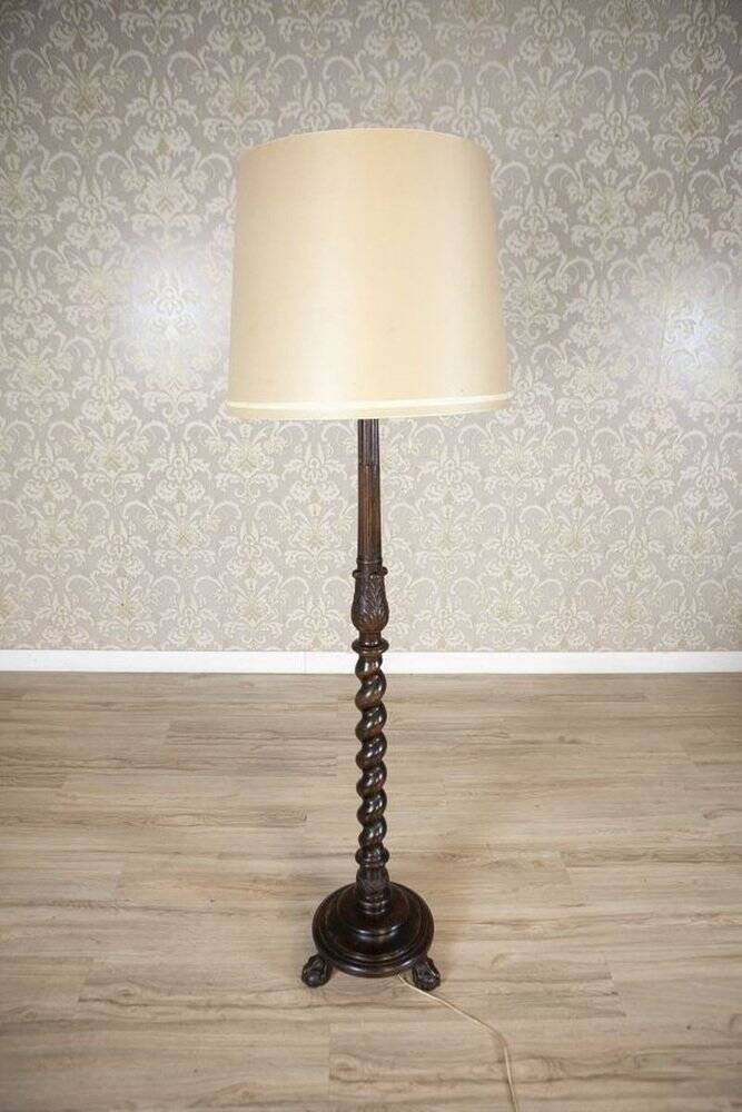 Early 20th-Century Chippendale Floor Lamp on Brown Wooden Base