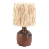 Lampe en grès avec cuisson bois, abat jour en raphia, années 60